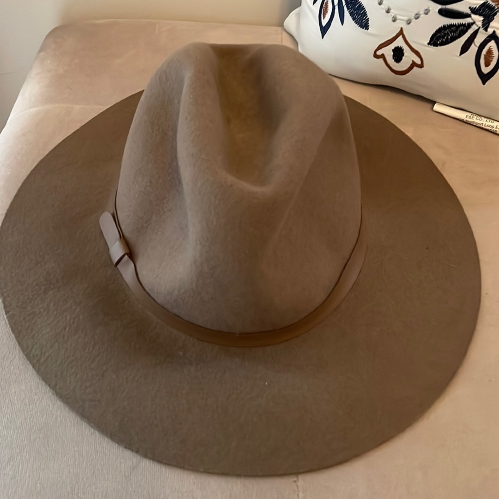 Hat Attack Madison Hat, worn twice! In great condition!